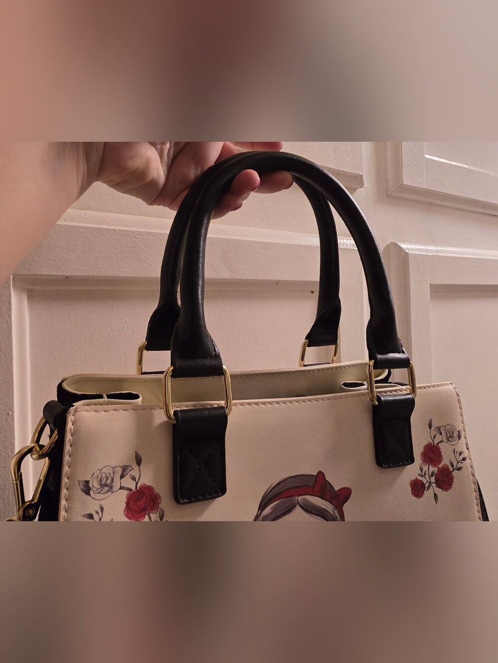 Snow White Roses Purse - Picture 7 of 10